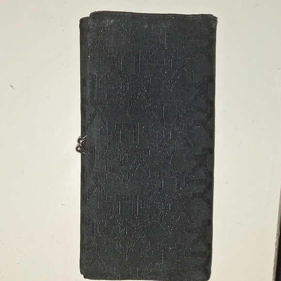 DKNY Wallet - Picture 2 of 3